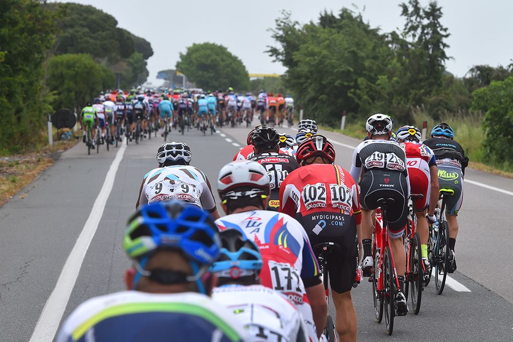 The wind forces gaps in the peloton