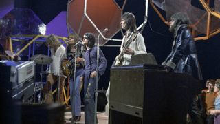 Yes performing for TV in 1971, with Tony Kaye on keys. (From left, drummer Bill Bruford, guitarist Steve Howe, singer Jon Anderson, bassist Chris Squire (1948-2015) and Kaye.)