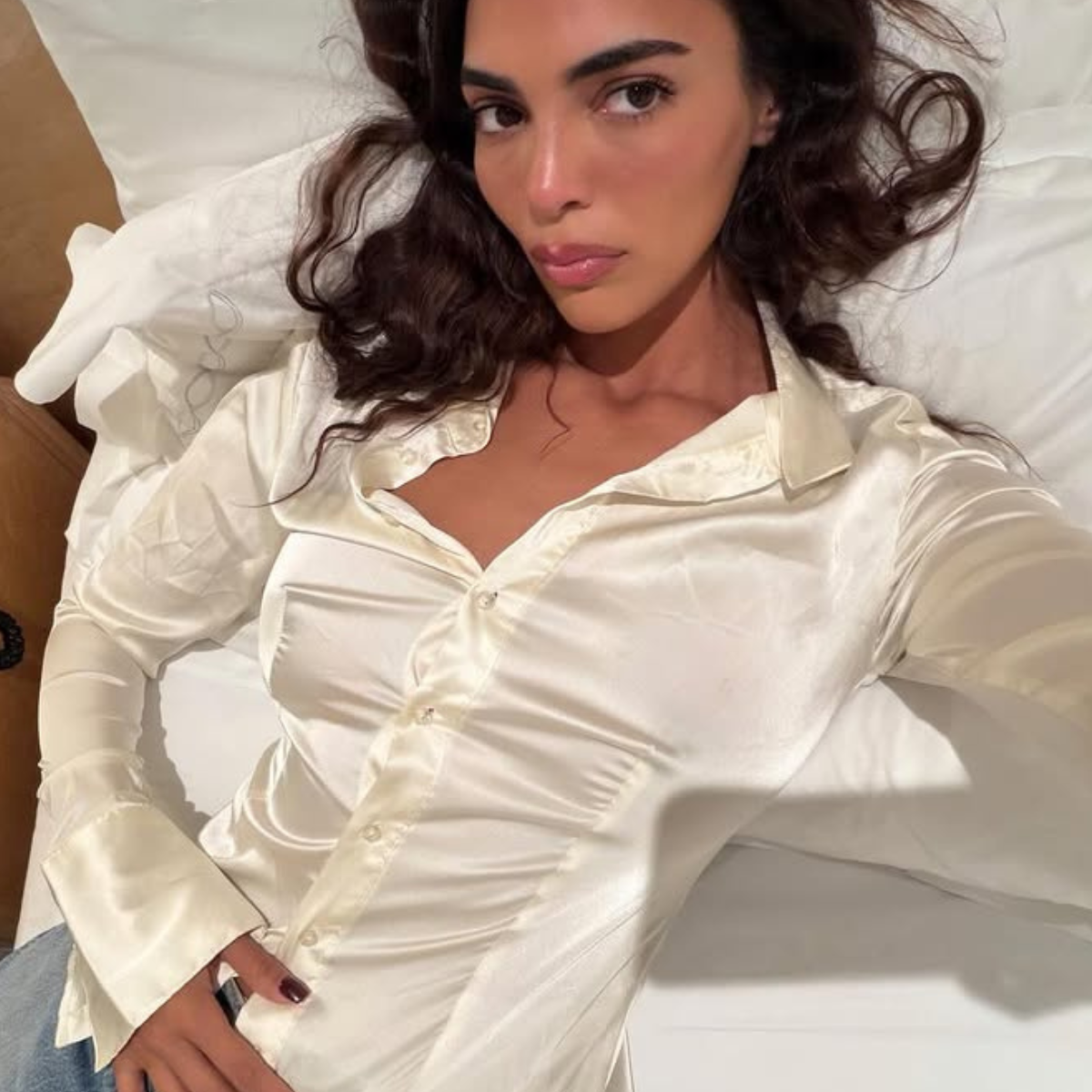 woman wearing best fitted button down shirt