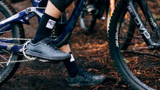 Fox Racing Union flat pedal shoes being worn by a mountain bike rider