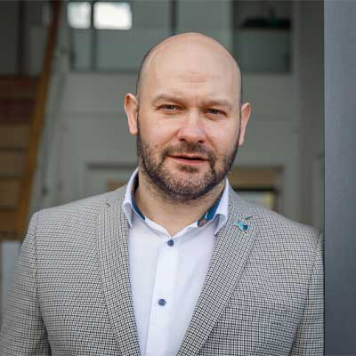 headshot of glazing expert Edward Stobart