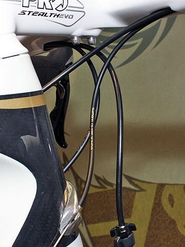 Aluminum wires inside the housings make the Yumeya housings a bit lighter than the stock Dura-Ace pieces.
