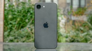 iPhone 16e review.