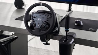 Produkter fra den nye Logitech G Racing-serie.