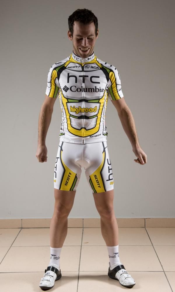 Mark Cavendish steadies himself before his shoot