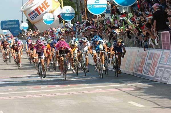 The big fella comes to the line with his nose in front