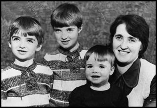 Family portrait of the Gallagher family in the mid 1970's from left to right Noel, Paul, Liam and Mum Peggy Gallagher. Noel and Liam Gallagher are both in the British rock band Oasi