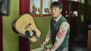 Yoon Chan-young as Lee Cheong-san in All of us are Dead, weilding a guitar as a weapon