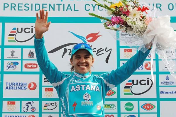 The stage winner's time bonus put Valentin Iglinskiy (Astana) into the leader's jersey.