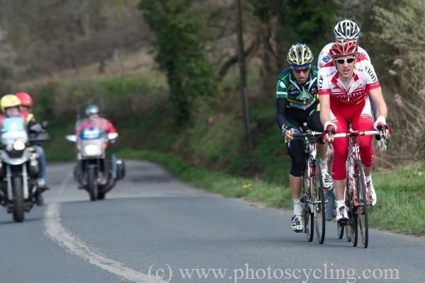 Damien Monnier (Cofidis) presses on.