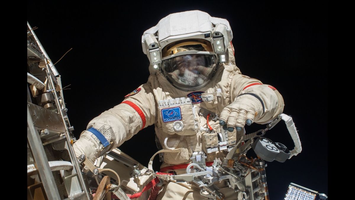 Oleg Kotov conducting a spacewalk on Aug. 22, 2013.