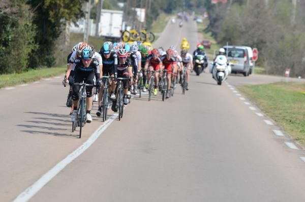 Team Sky leads the chase