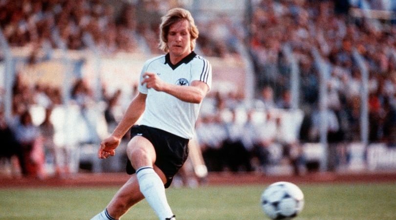 A lenda alemã Bernd Schuster revela por que se aposentou do futebol internacional com apenas 24 anos