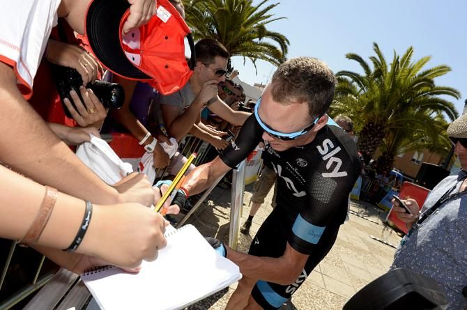 Chris Froome (Team Sky) signs in at the start