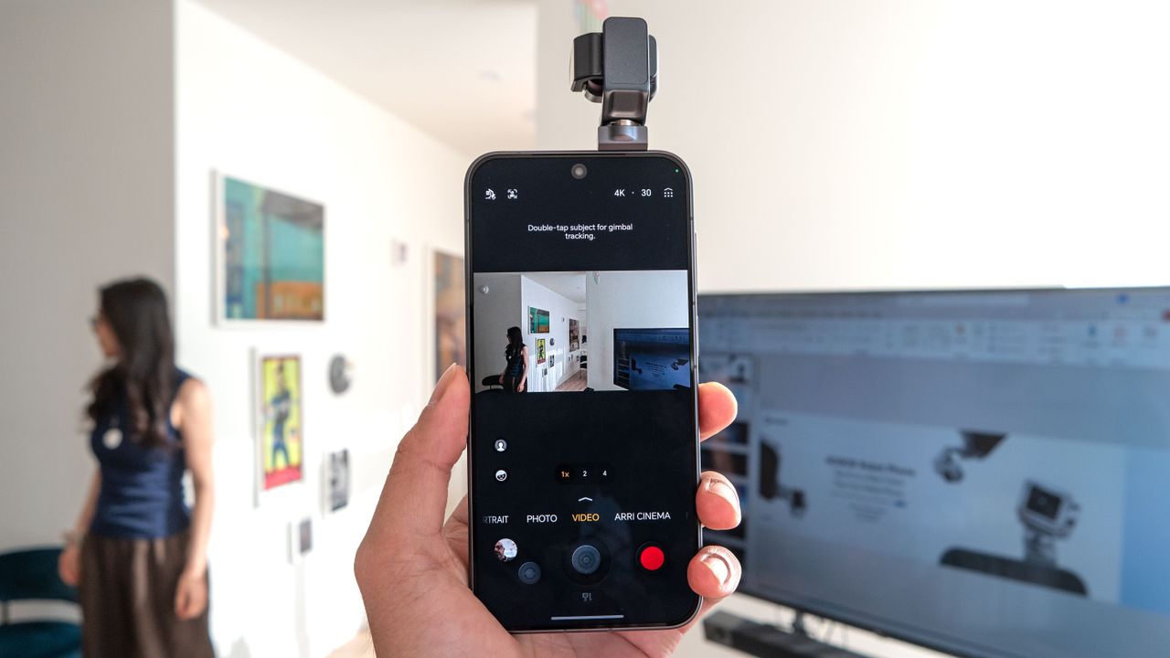 Honor Robot Phone hands-on.