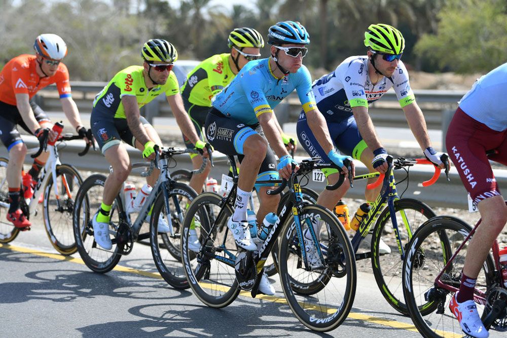 The peloton on stage 1 of the 2019 Tour of Oman