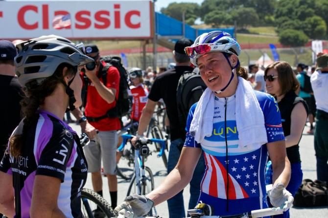 An always smiling Georgia Gould (Luna Chix) talks race tactics with American Kelli Emmett (Giant Offroad)
