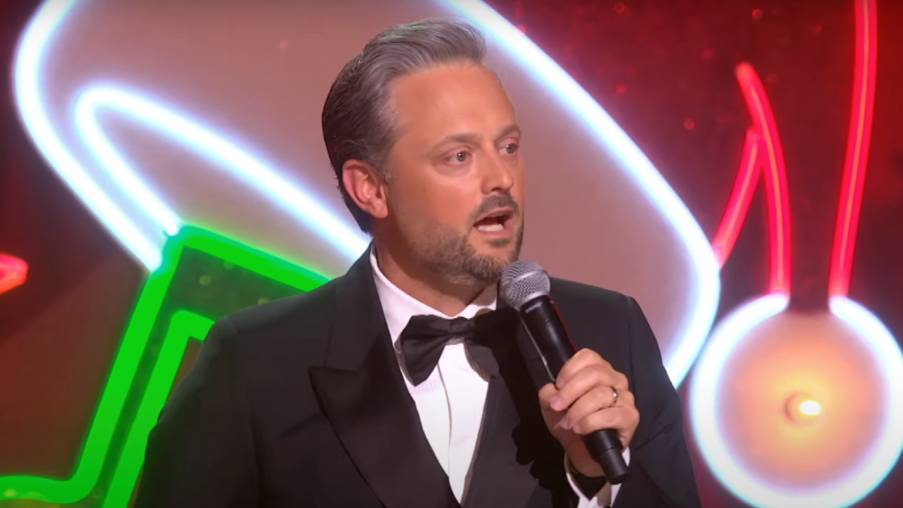 Nate Bargatze performing stand-up in Nate Bargatze's Nashville Christmas