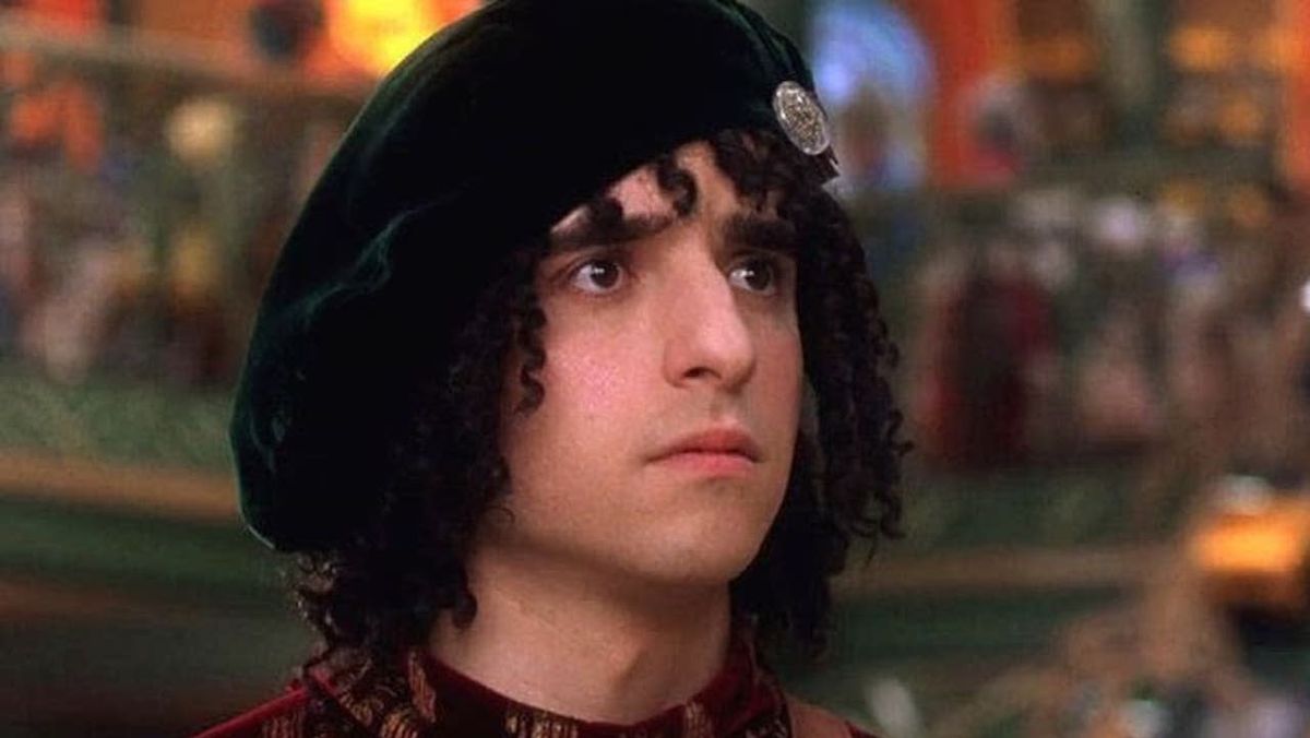 That Time The Santa Clause’s David Krumholtz, AKA Bernard, Was High At Disney World And Got Into Hot Water With Disney (And Hilary Duff)
