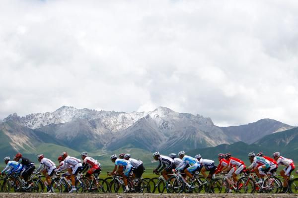 The riders with the mountain view