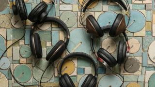 Wired headphones main image