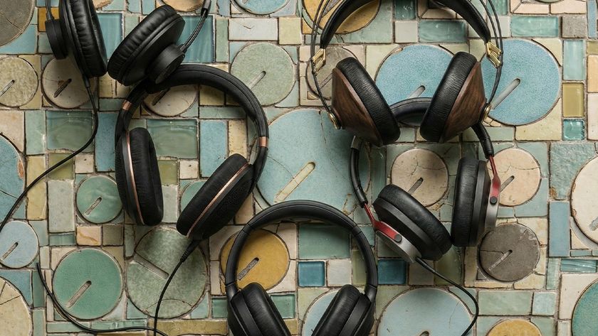 Wired headphones main image