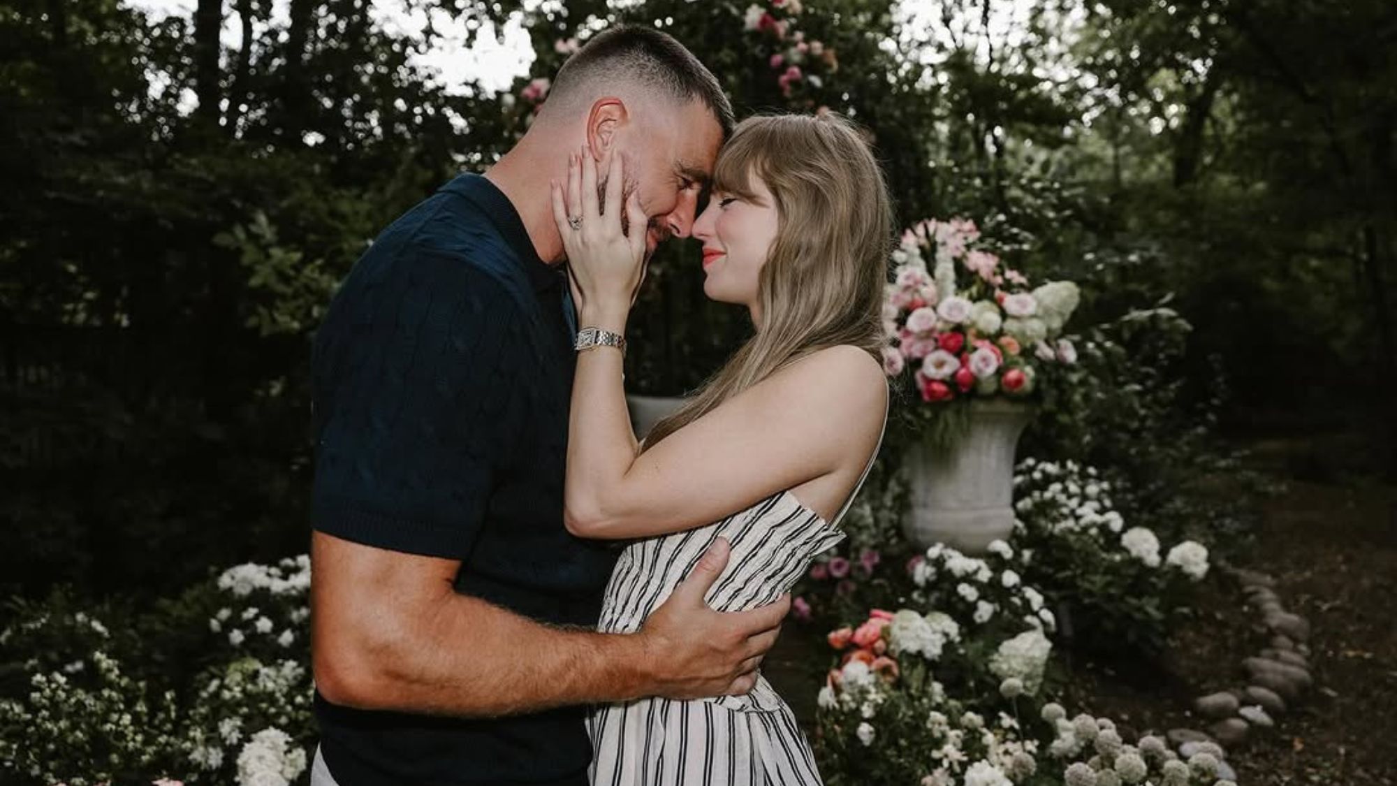 taylor swift and travis kelce announce their engagement on instagram