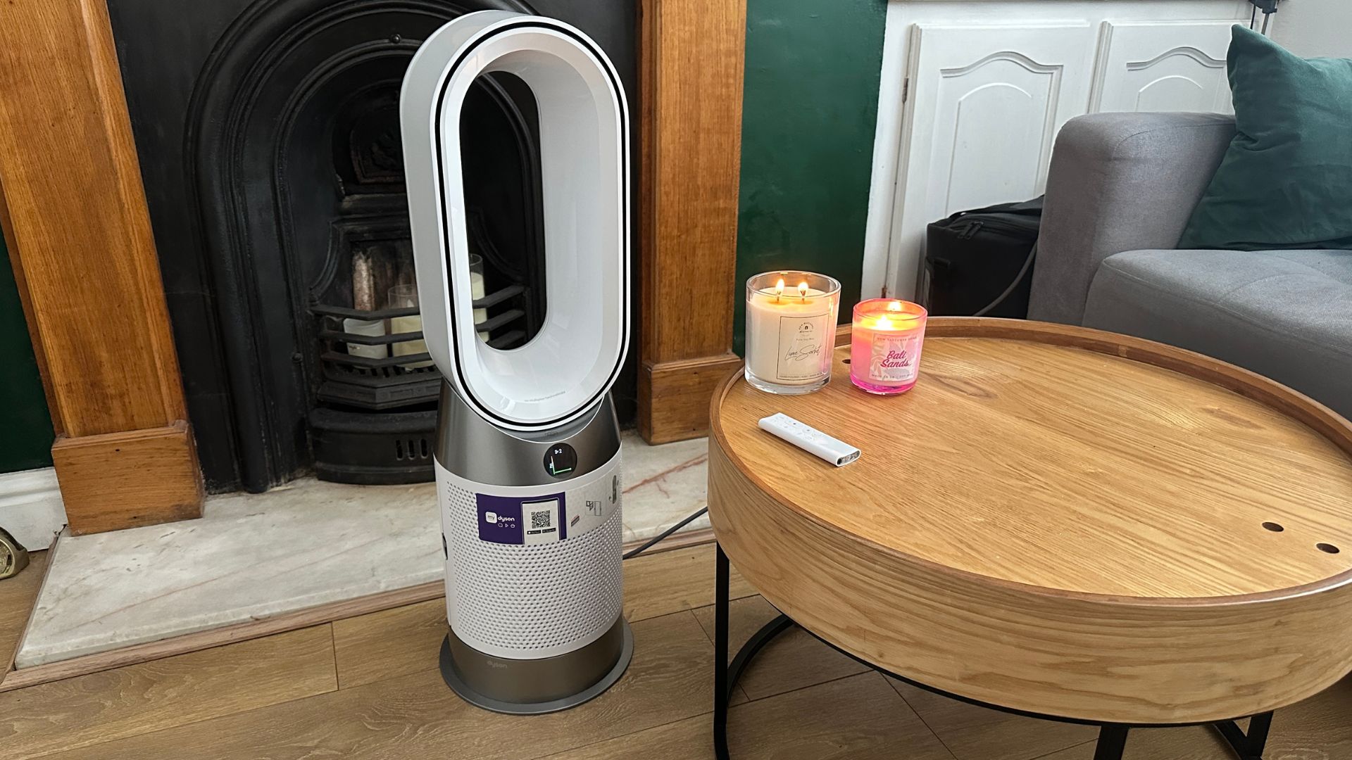 dyson air purifier hot and cool hp1 gets rid of the VOCS from candles