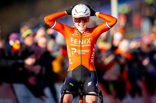 UCI Cyclo-cross World Cup Hoogerheide: Puck Pieterse dominates with back-to-back victories in final weekend before Worlds