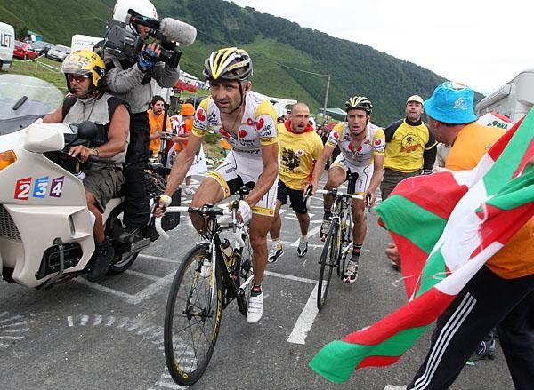 Leonardo Piepoli (Saunier Duval - Scott) and team-mate Juan Jose Cobo Acebo ride away from their break-mate Frank Schleck (Team CSC - Saxo Bank).