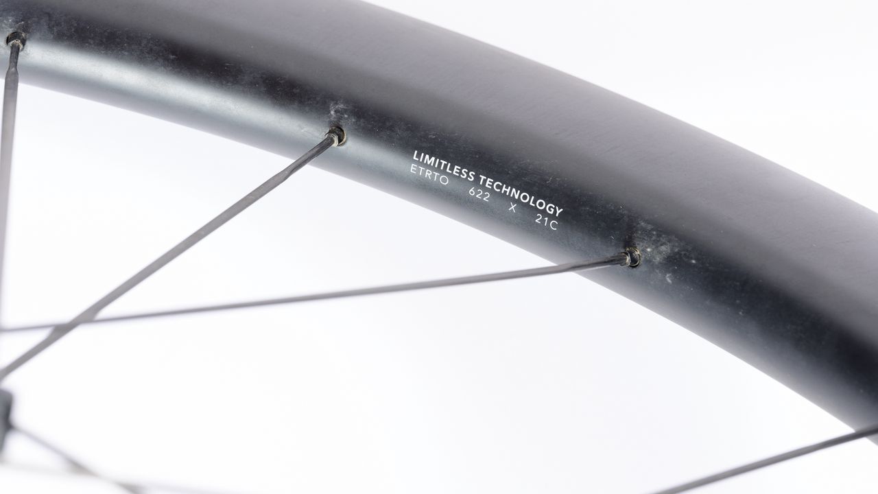 Hunt 60 Limitless UD carbon spoke wheelset etrto stamp