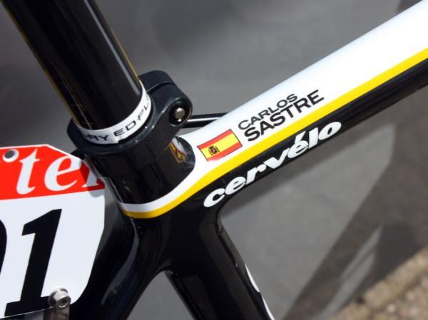 Judging by the separate alloy nut, we're guessing that's a carbon fiber seat binder there. And yup, looks like a titanium bolt, too.