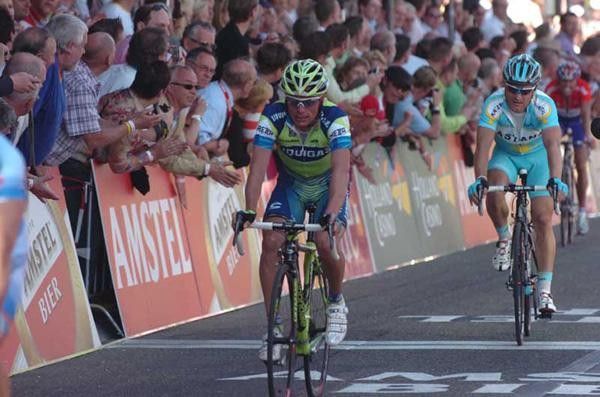 Danilo Di Luca (Liquigas) is third behind a Gerolsteiner 1-2.