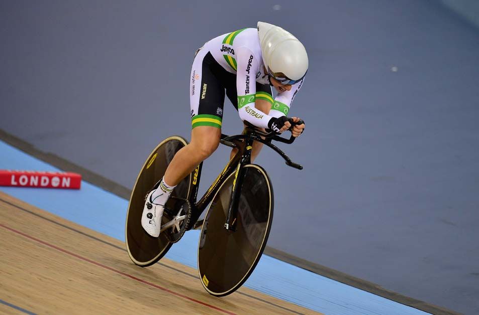 Annette Edmondson wins the 500m time trial in the omnium