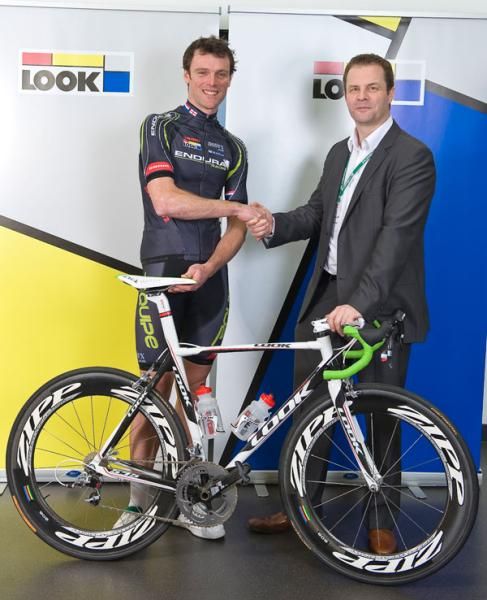 The team's key rider Rob Hayles, a former British champion, with Endura's Jim McFarlane.