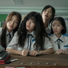 four school girls including in uniform including Shin Eun-soo as Park Se-ri sit at a desk and look to the right in a still from the movie love untangled