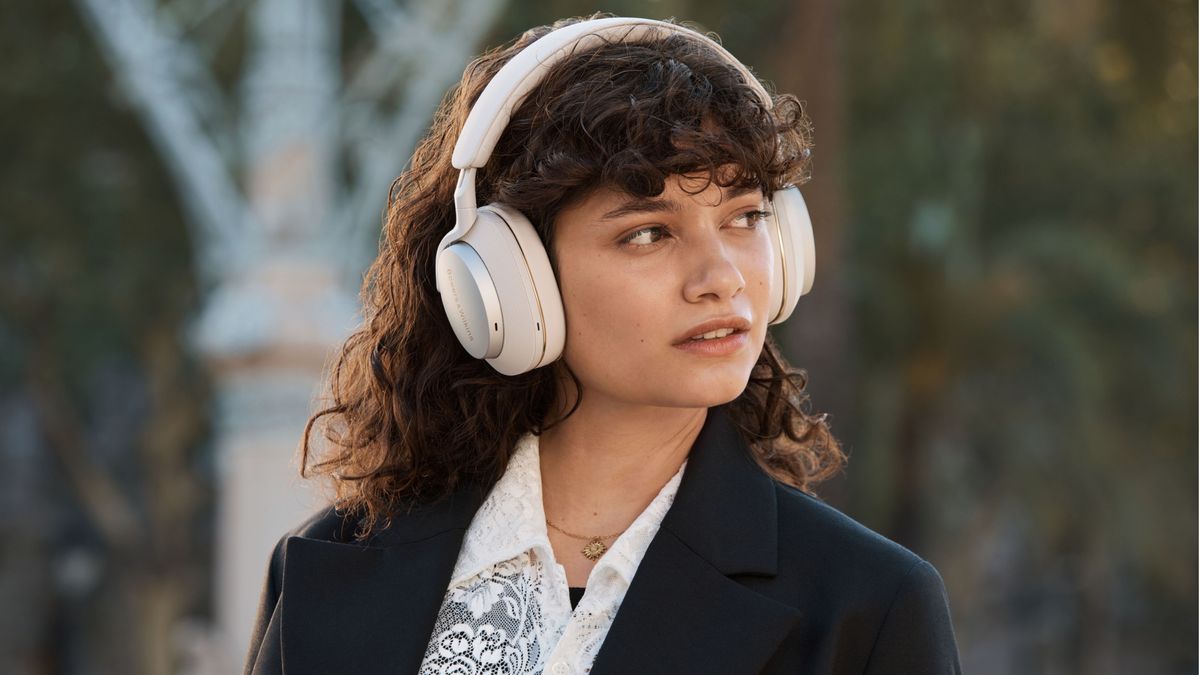 B&W’s upgraded noise-cancelling headphones are here to take on the Sony ...