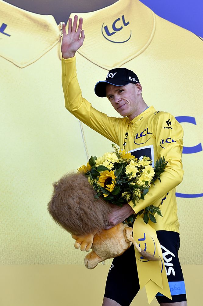 Chris Froome (Team Sky) moves into the yellow jersey on stage 3