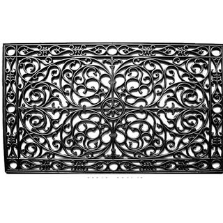 door mat in grey colour with geometric pattern