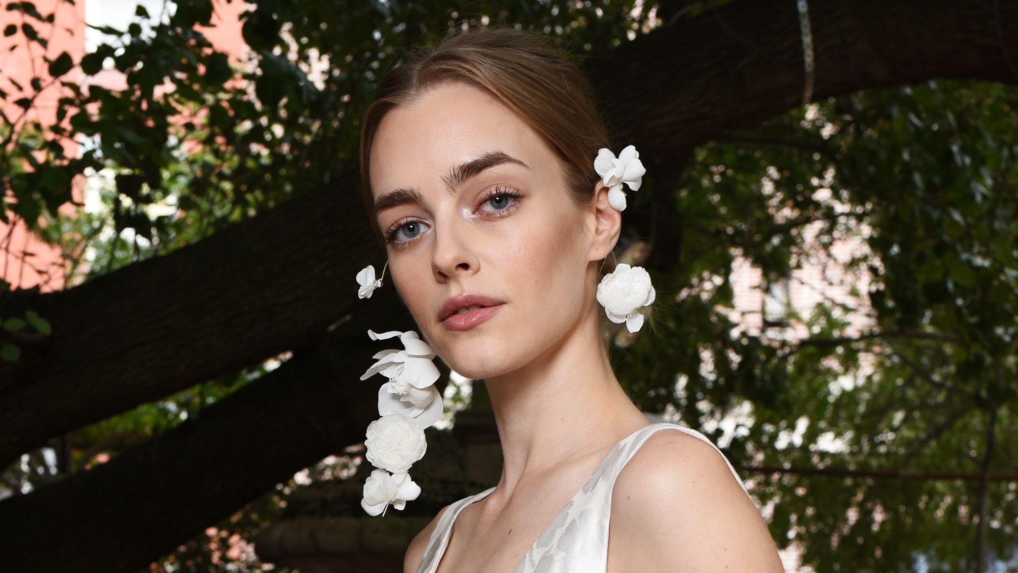 Best lipstick for a wedding - bridal model wearing lipstick