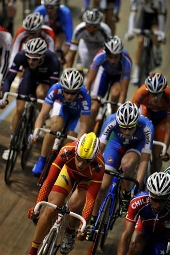 The Omnium competitors fight to avoid elimination.