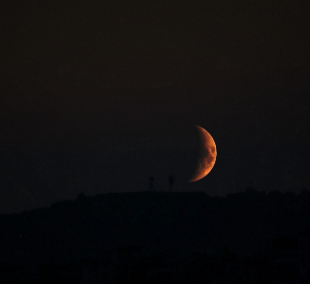 Moonset Paris Skywatching