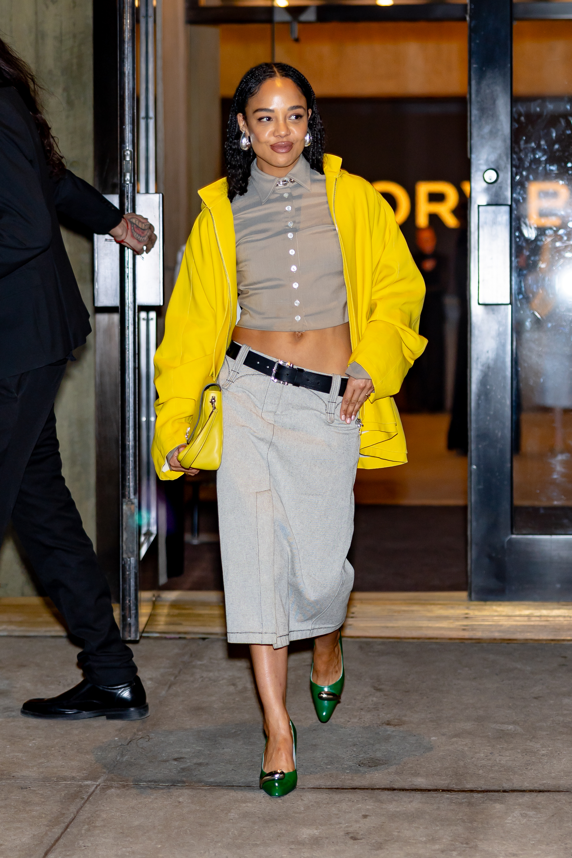 Tory Burch showgoer at New York Fashion Week styles the colour blocking trend.