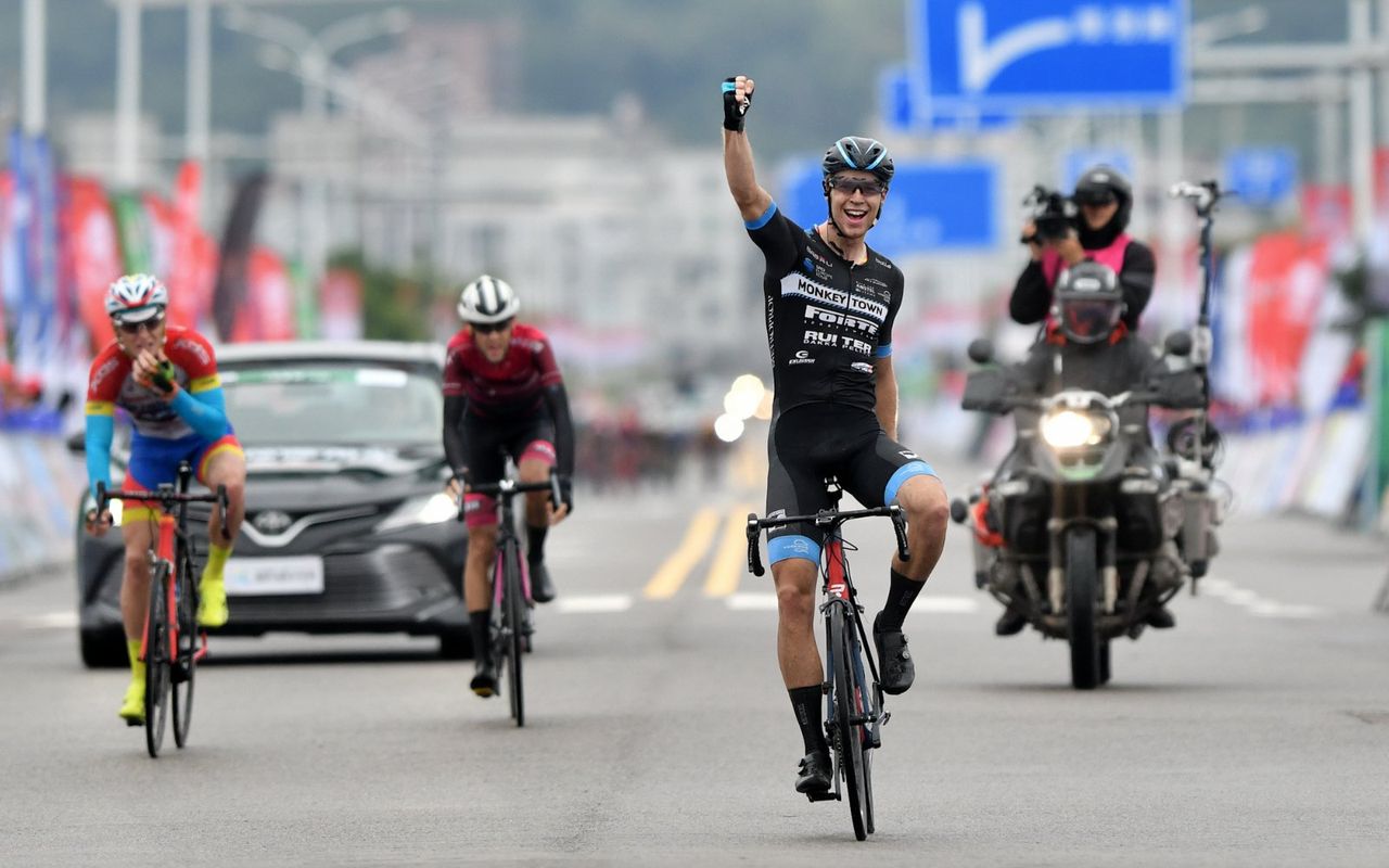 Ivar Slik wins stage 3