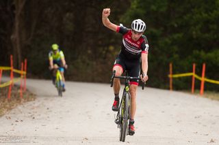 Todd Wells (SRAM/TLD/Scott) takes the UCI Elite Mens win