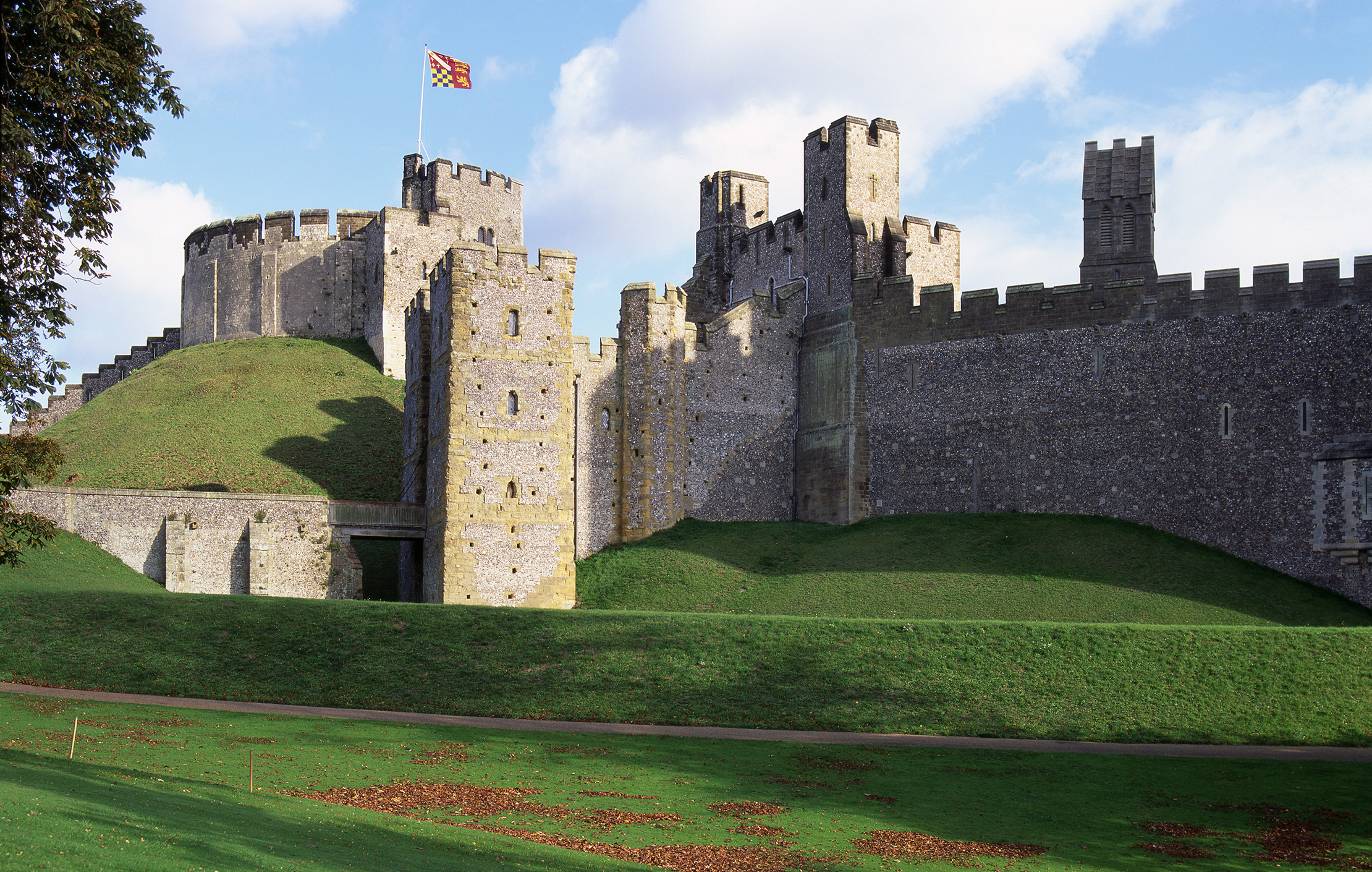 A view of the exterior of Arundel Castle, showing the 11th century motte, the Norman gatehouse and the 13th century barbican.