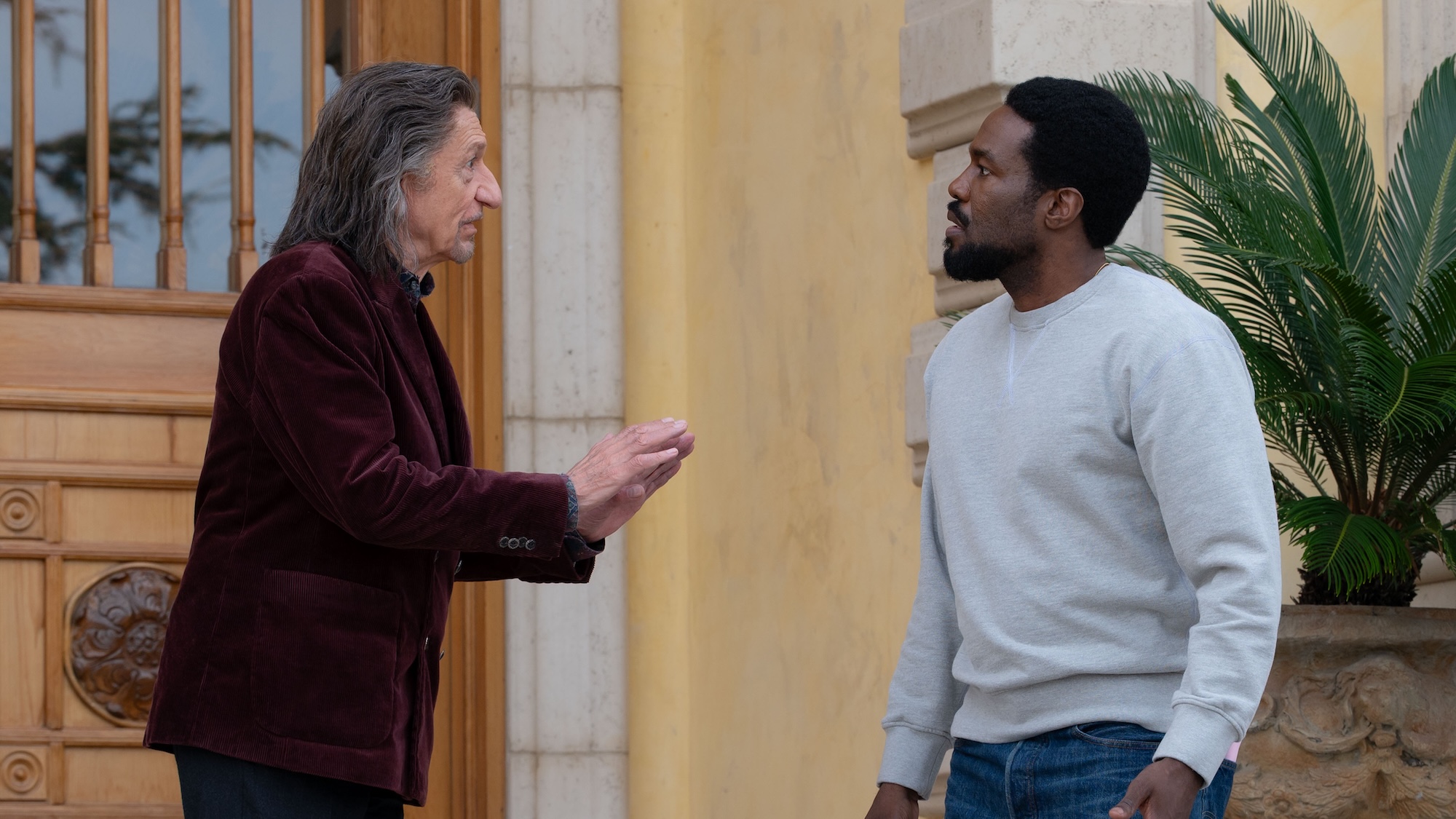 Trevor talking to Simon in front of house in Wonder Man