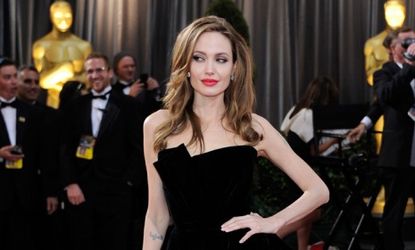Angelina Jolie made a point of showing off her right leg during Sunday's Oscars, and the Twitterverse made a point of mocking her for it the next day. 