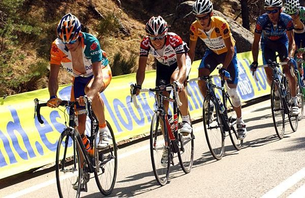 Menchov leads Sastre and Heras