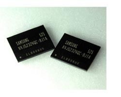 While gamers will have to wait for the 2 Gbit memory, Samsung said that it has mass production of its 1.6 Gbit 512 Mbit GDDR3, which was announced in December 2004. The memory will allow card manufacturer to create high-end boards with a maximum density of 1 GByte by combining 16 monolithic 512 Mbit GDDR3s together, Samsung said.